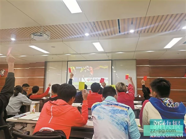 基层裁判反复打磨判罚尺度，关键场次终于沉稳控场